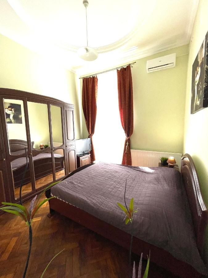 3 Rooms Apartments In The City Centr Lviv Exteriör bild
