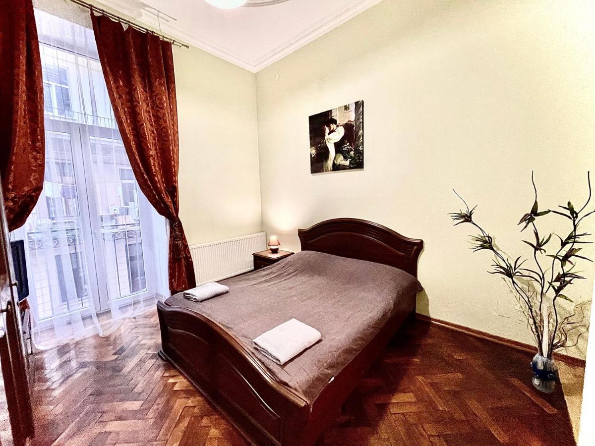 3 Rooms Apartments In The City Centr Lviv Exteriör bild