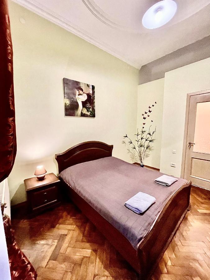3 Rooms Apartments In The City Centr Lviv Exteriör bild