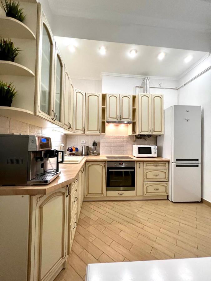 3 Rooms Apartments In The City Centr Lviv Exteriör bild