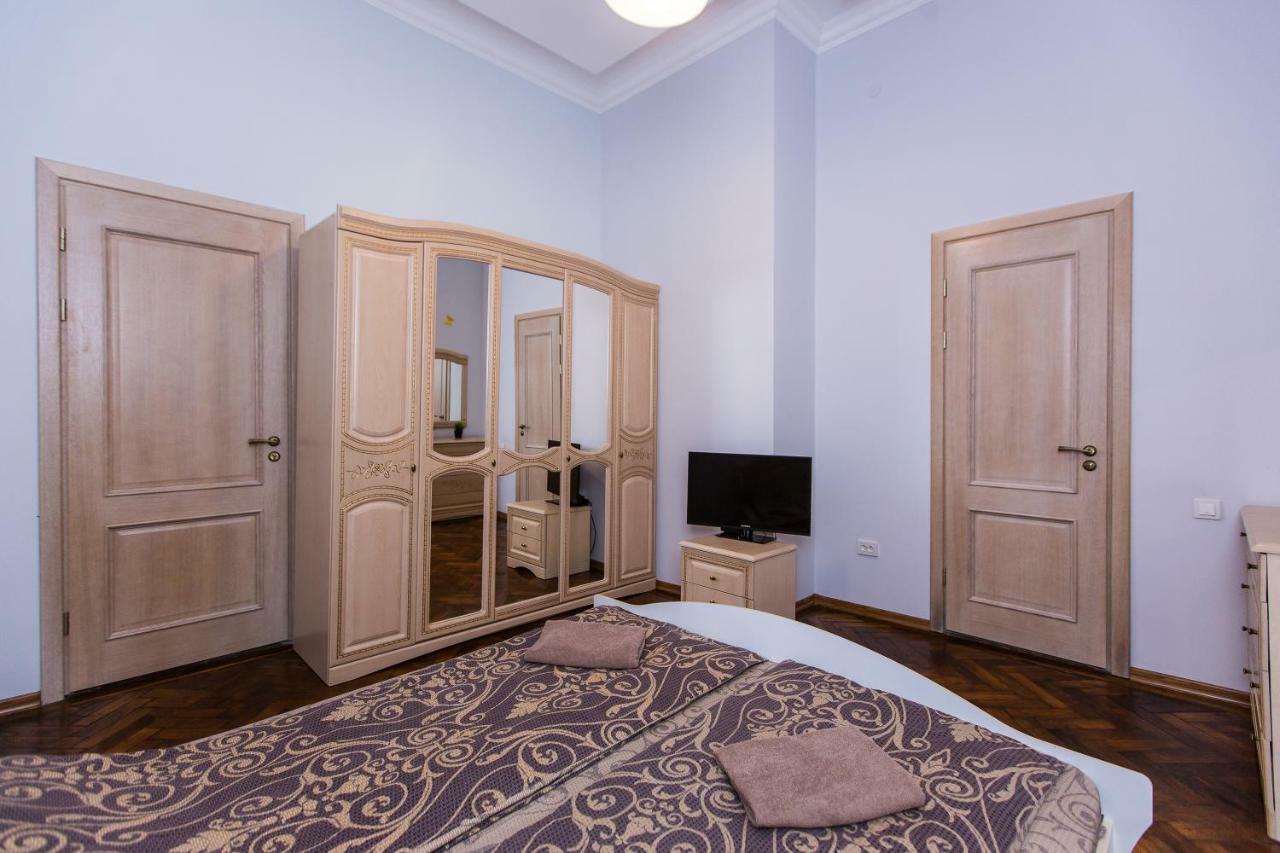 3 Rooms Apartments In The City Centr Lviv Exteriör bild