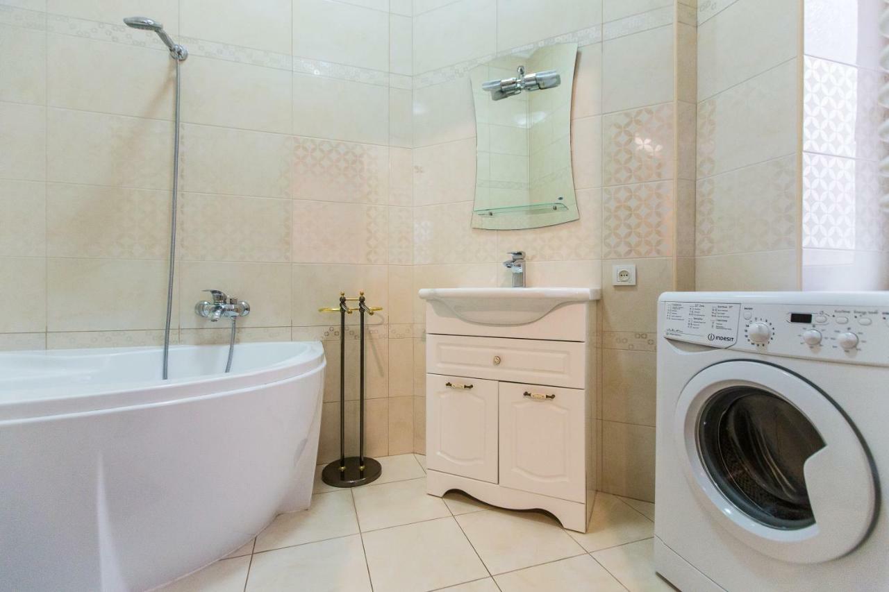 3 Rooms Apartments In The City Centr Lviv Exteriör bild