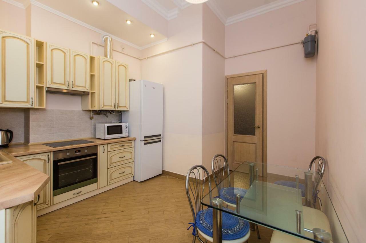 3 Rooms Apartments In The City Centr Lviv Exteriör bild