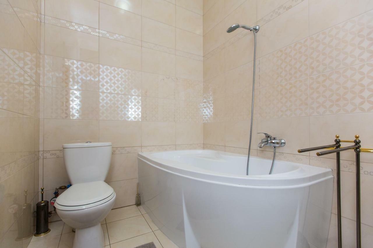3 Rooms Apartments In The City Centr Lviv Exteriör bild
