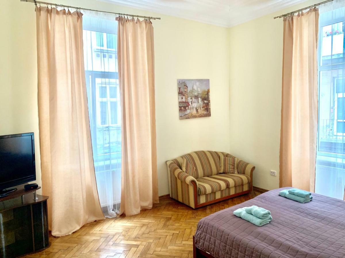 3 Rooms Apartments In The City Centr Lviv Exteriör bild